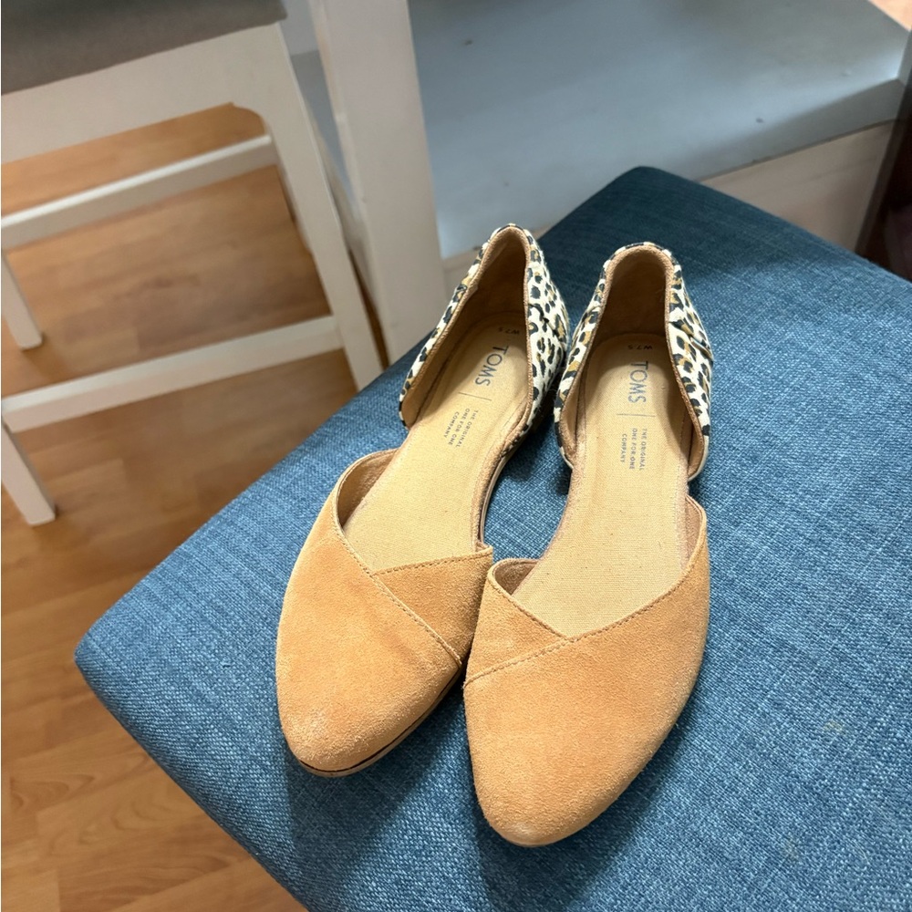 Toms Tan and Leopard Print Women's Flats